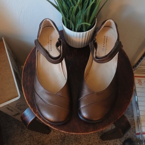 New Balance Shoes - ARAVON by New Balance brown leather shoes Size 9B